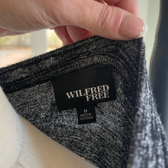 Wilfred vneck long sleeve W/ open back - Picture 3 of 5